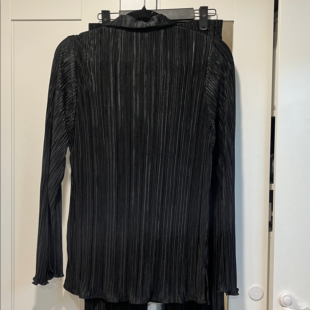 Dressed in Lala Long Sleeve Plissé Set in Black - Picture 5 of 8